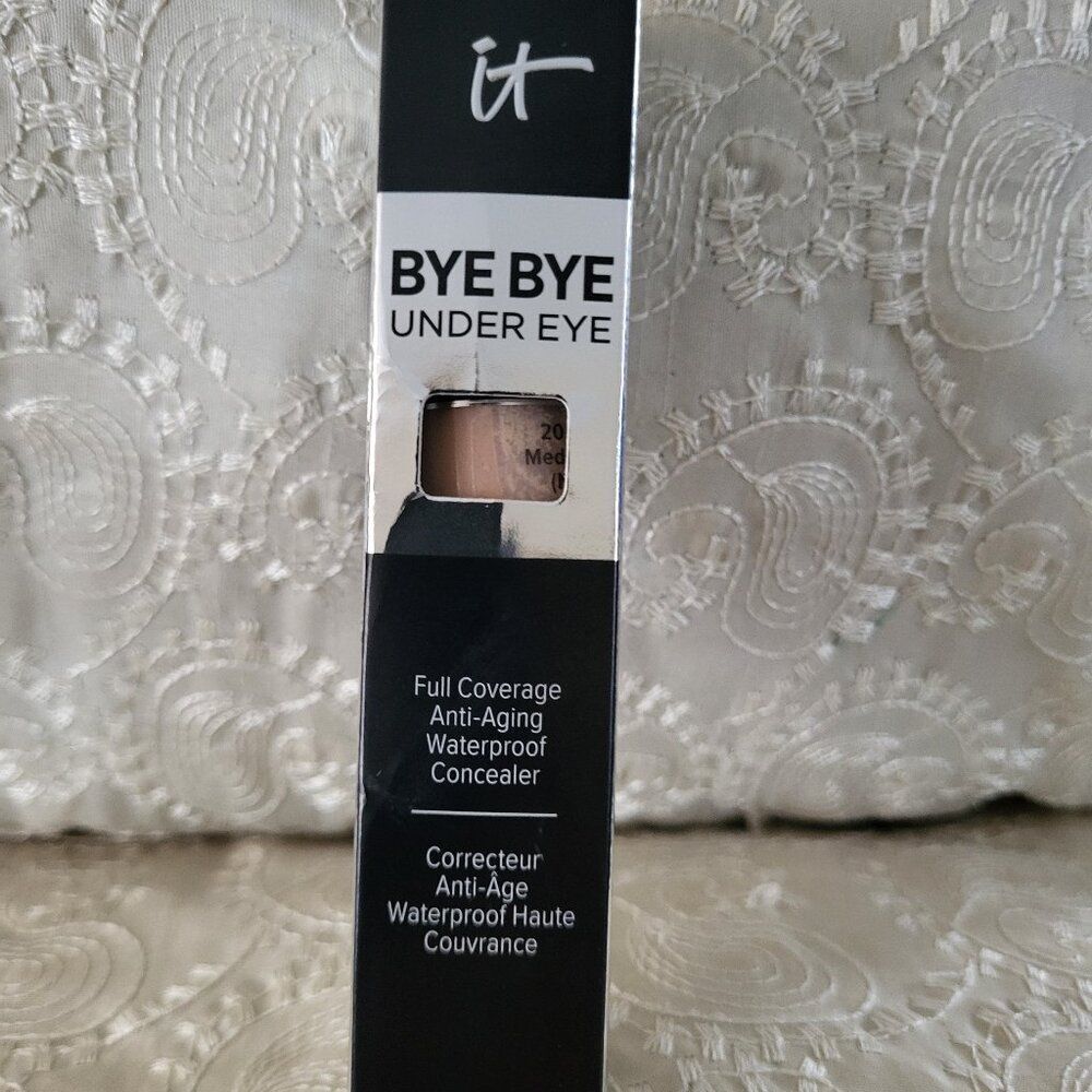 It cosmetics bye bye under eye full coverage concealer 0.40 fl. oz